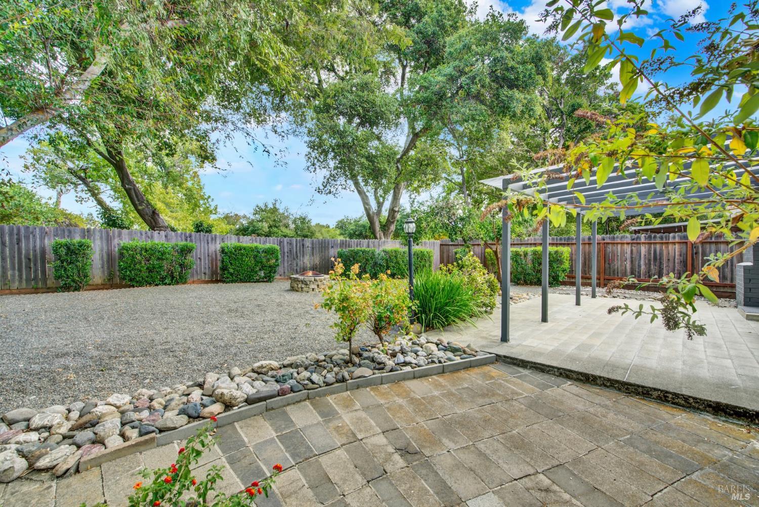 Detail Gallery Image 34 of 41 For 1121 Creekside Dr, Vacaville,  CA 95687 - 3 Beds | 2 Baths