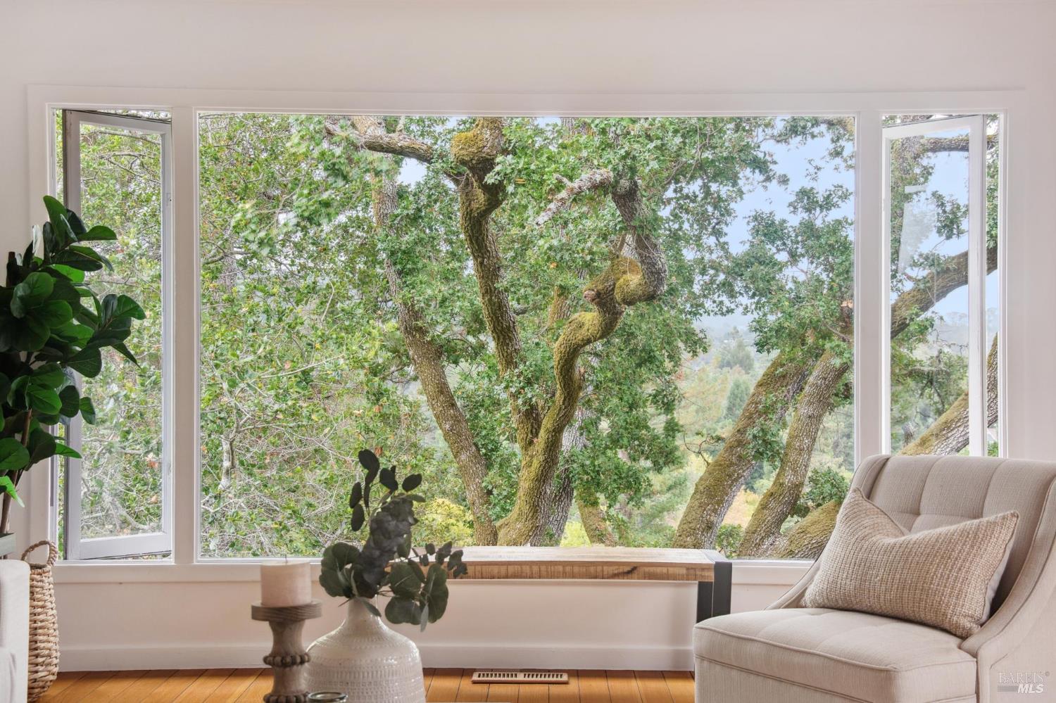 Detail Gallery Image 14 of 78 For 125 Oak Ave, San Anselmo,  CA 94960 - 5 Beds | 2/1 Baths