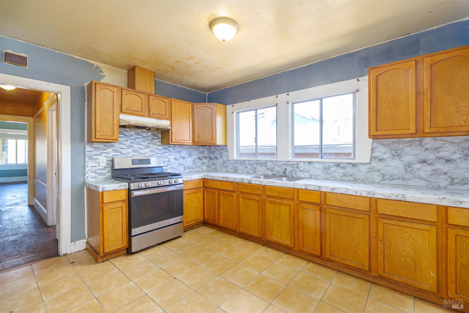 Detail Gallery Image 6 of 19 For 1222 Chanslor Ave, Richmond,  CA 94801 - 2 Beds | 1 Baths