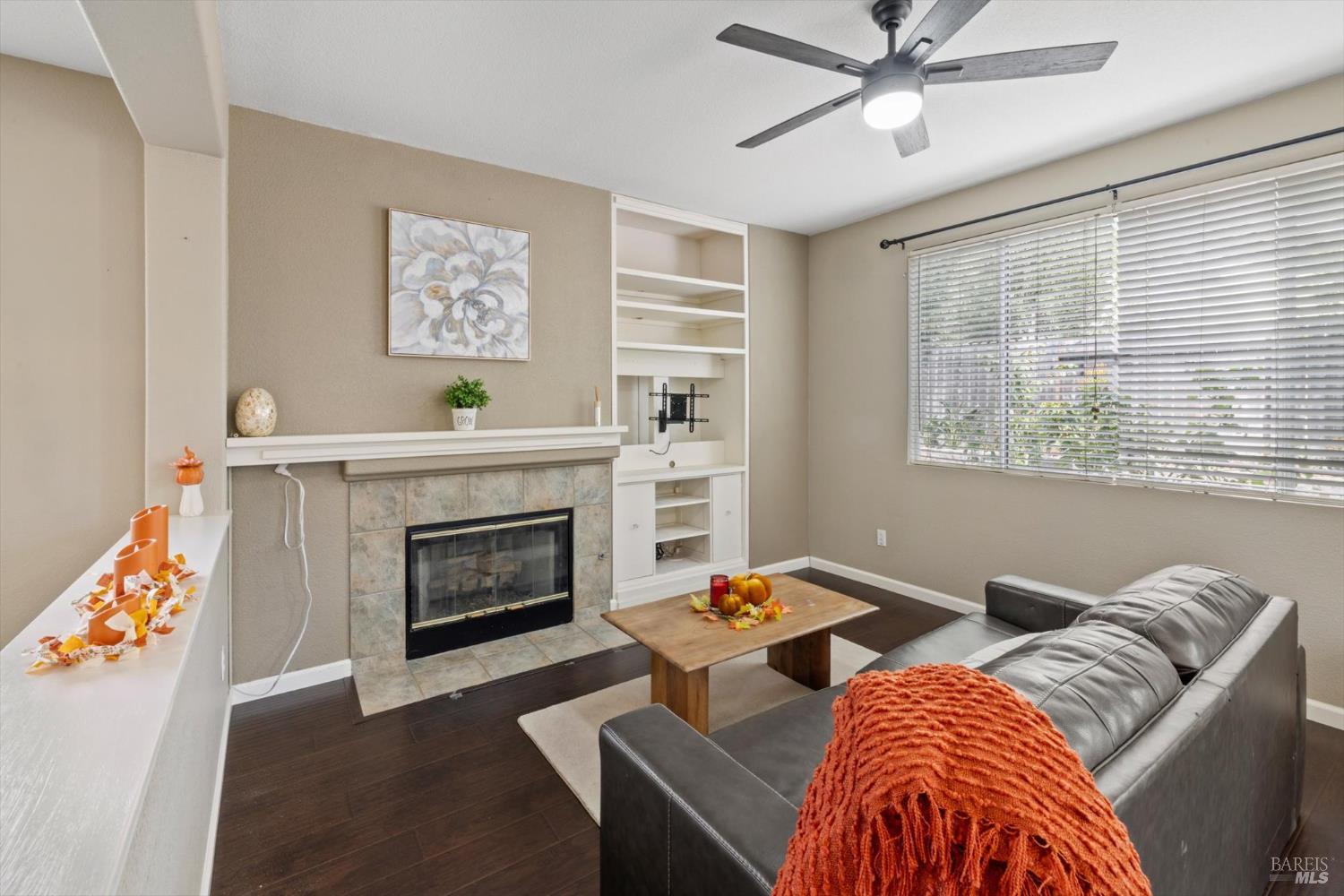 Detail Gallery Image 15 of 49 For 925 Cloverbrook Cir, Vacaville,  CA 95687 - 4 Beds | 3 Baths
