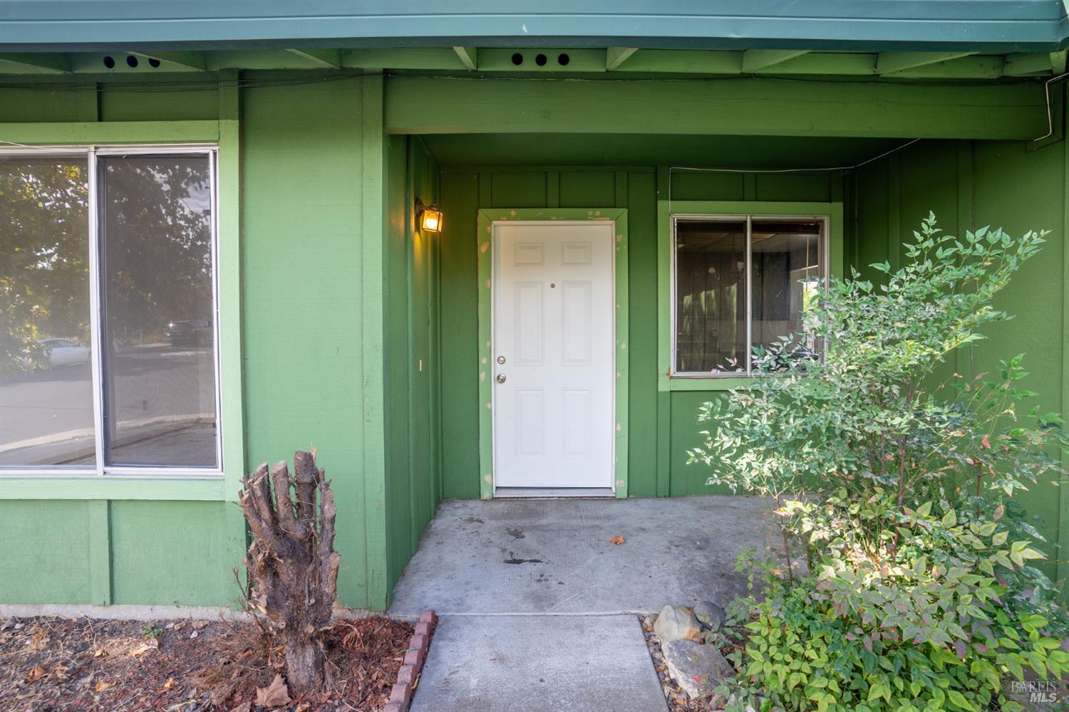 Detail Gallery Image 4 of 34 For 938 Sandy Cove Dr, Rodeo,  CA 94572 - 4 Beds | 2 Baths