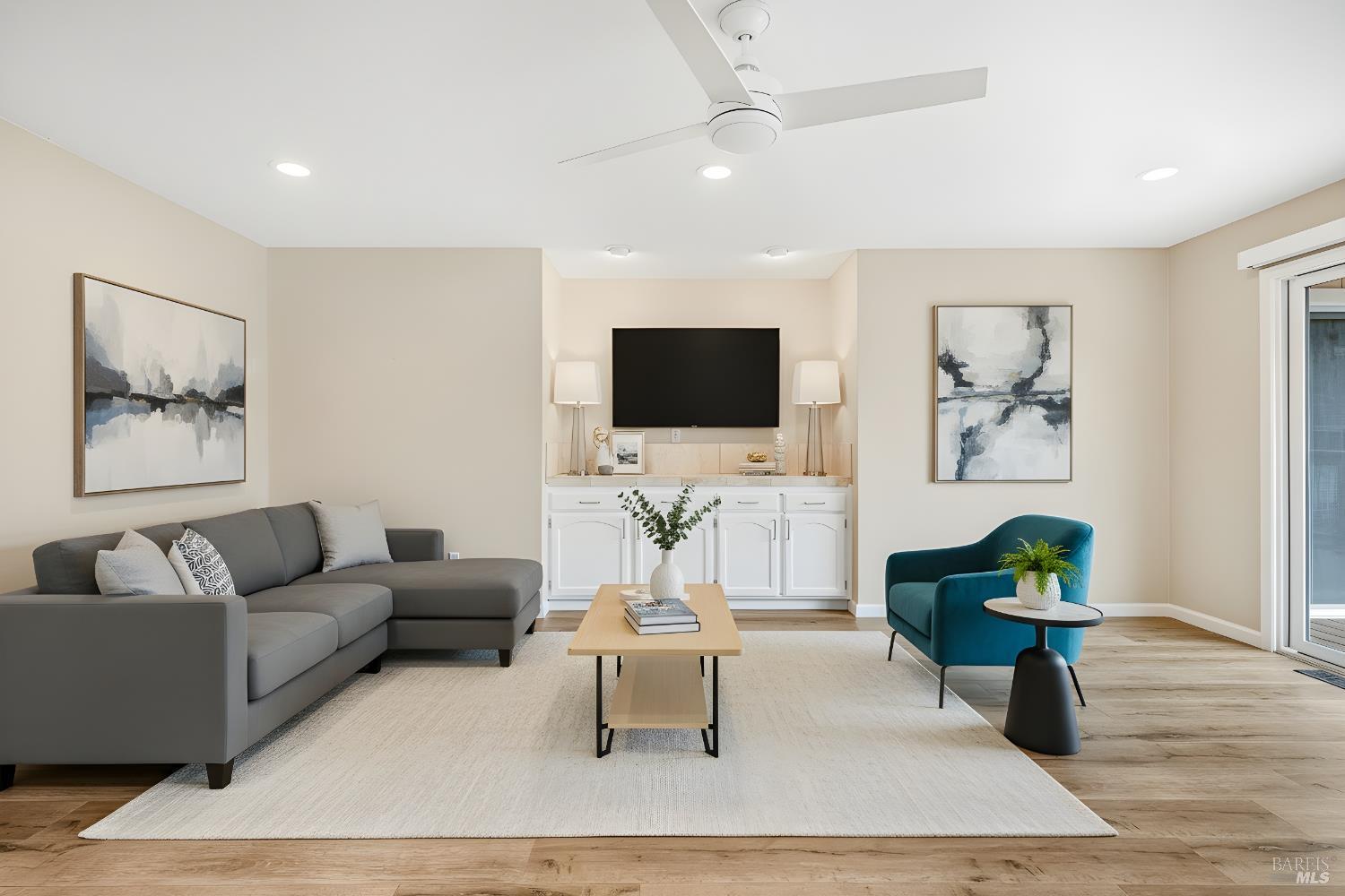 Detail Gallery Image 4 of 62 For 8151 Oakmont Dr, Santa Rosa,  CA 95409 - 3 Beds | 2 Baths