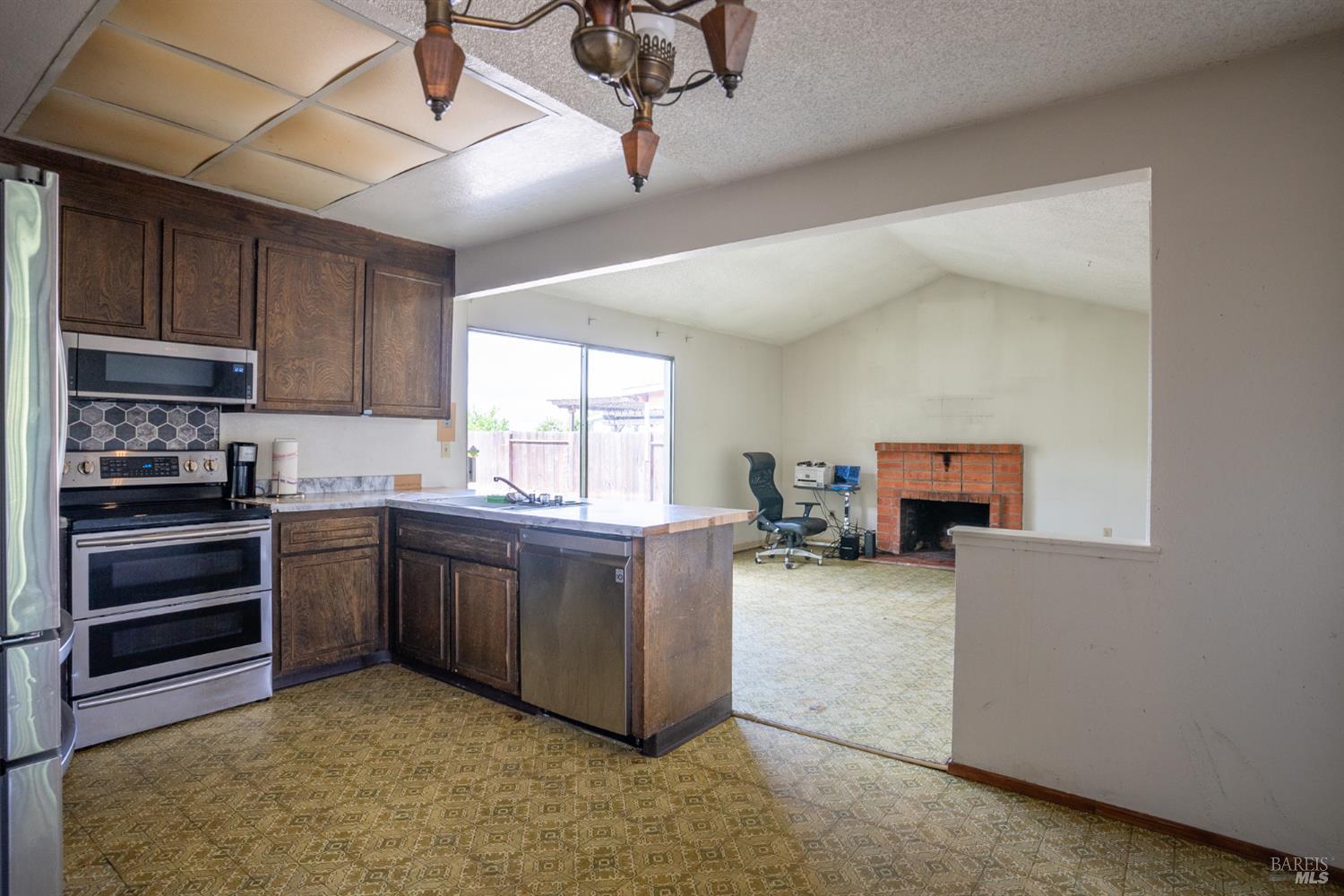 Detail Gallery Image 17 of 34 For 938 Sandy Cove Dr, Rodeo,  CA 94572 - 4 Beds | 2 Baths