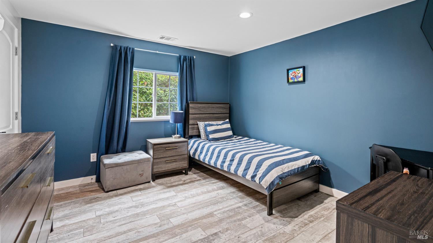 Detail Gallery Image 14 of 26 For 8602 Alden Ln, Windsor,  CA 95492 - 3 Beds | 2/1 Baths