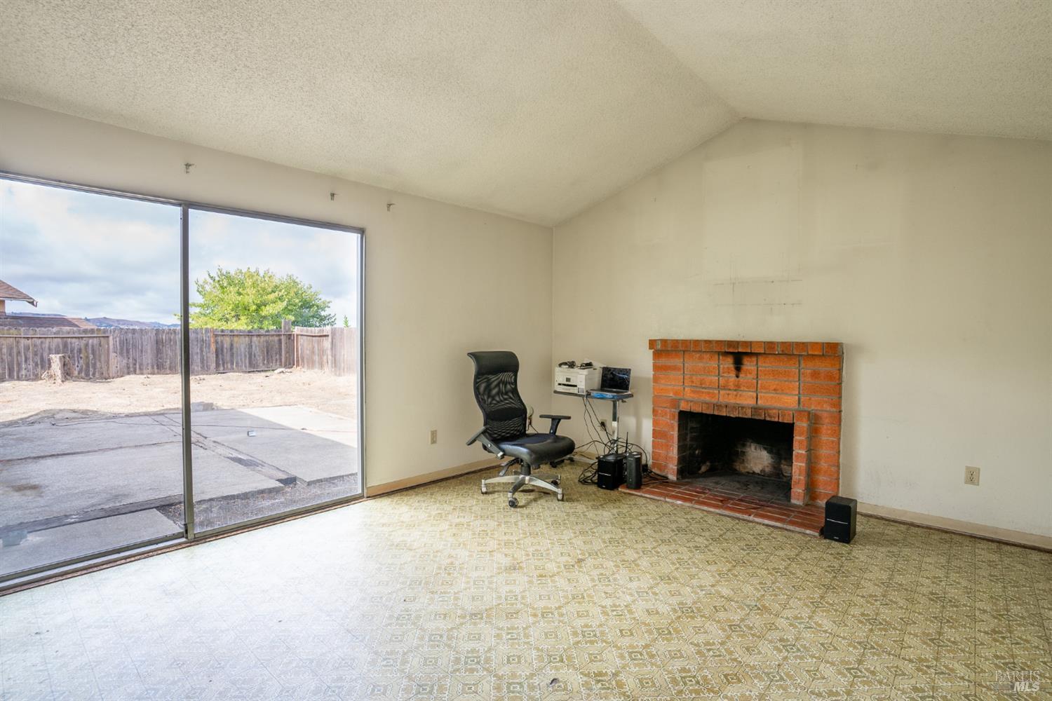 Detail Gallery Image 19 of 34 For 938 Sandy Cove Dr, Rodeo,  CA 94572 - 4 Beds | 2 Baths
