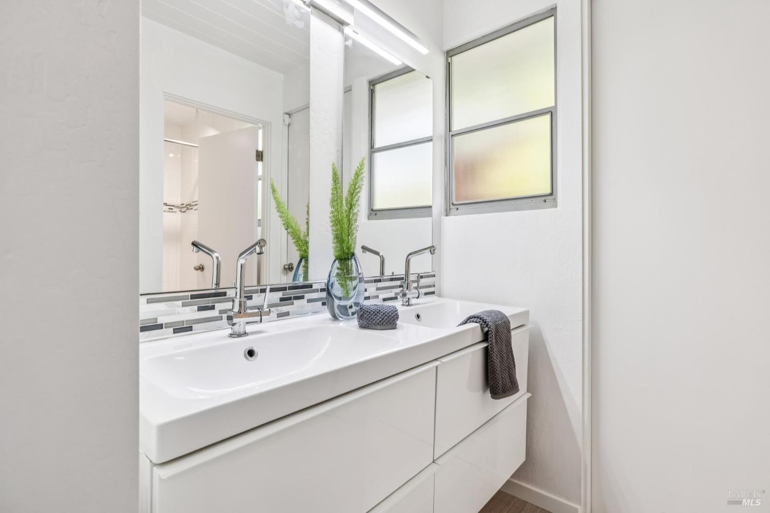 Detail Gallery Image 38 of 61 For 100 Mount Lyell Dr, San Rafael,  CA 94903 - 5 Beds | 2 Baths