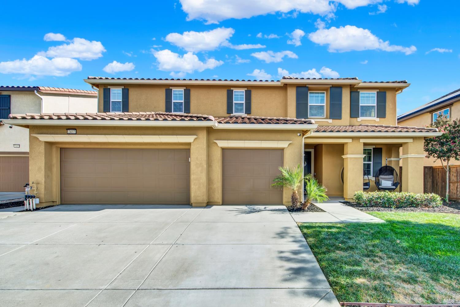 Detail Gallery Image 3 of 82 For 2437 Sanders Ln, Fairfield,  CA 94533 - 5 Beds | 4 Baths