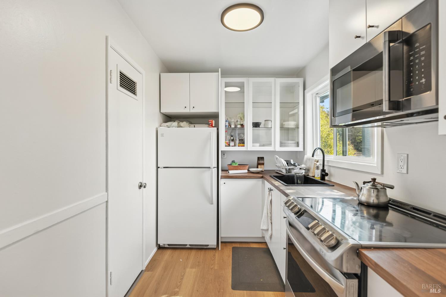 Detail Gallery Image 5 of 7 For 1893 Lincoln Ave, San Rafael,  CA 94901 - – Beds | – Baths