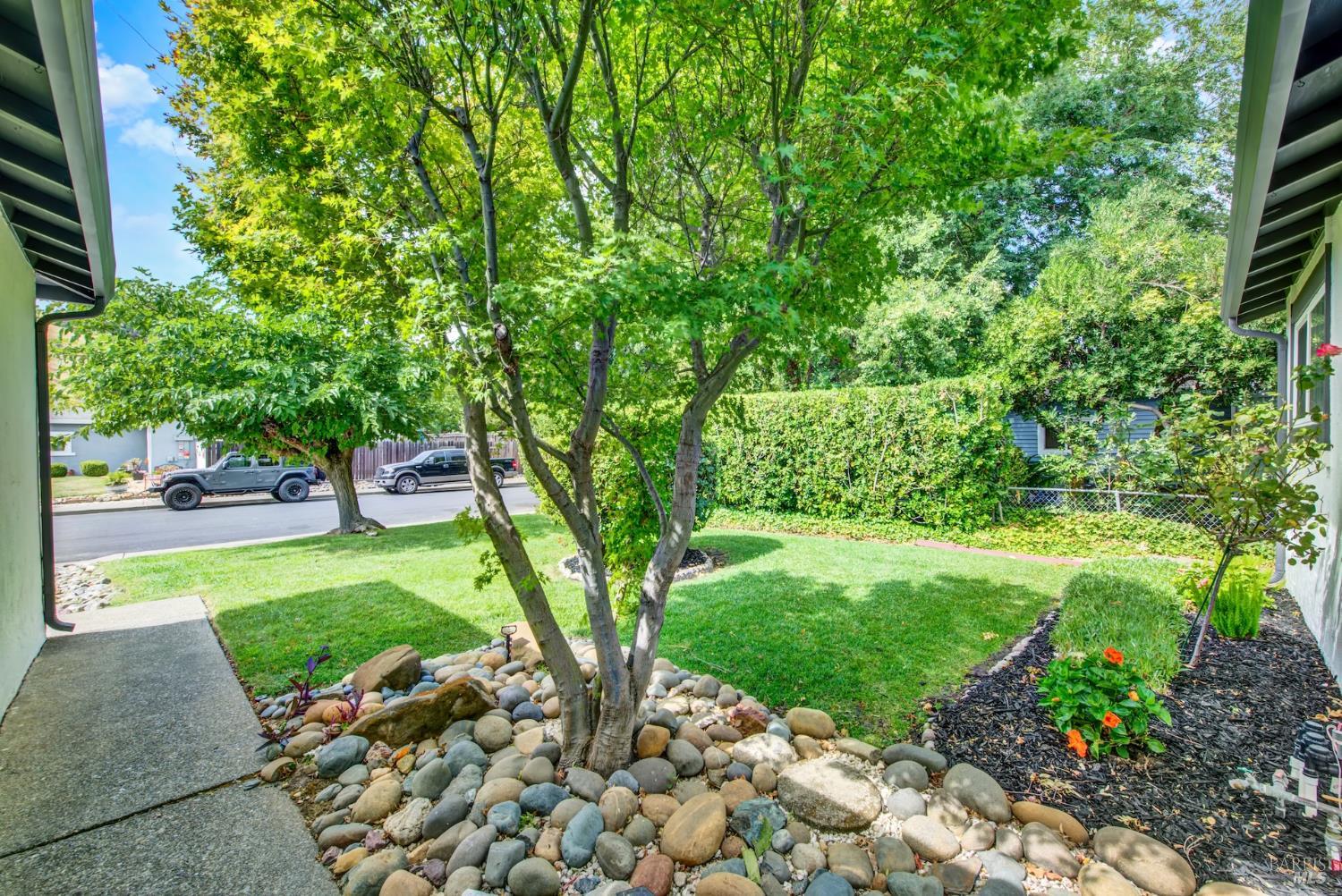Detail Gallery Image 4 of 41 For 1121 Creekside Dr, Vacaville,  CA 95687 - 3 Beds | 2 Baths