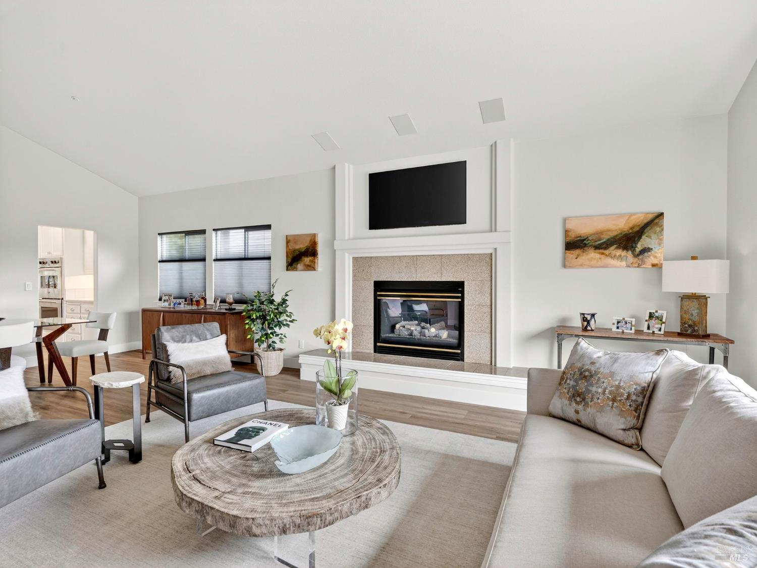 Detail Gallery Image 9 of 38 For 143 Village Oaks Ct, Healdsburg,  CA 95448 - 3 Beds | 2 Baths