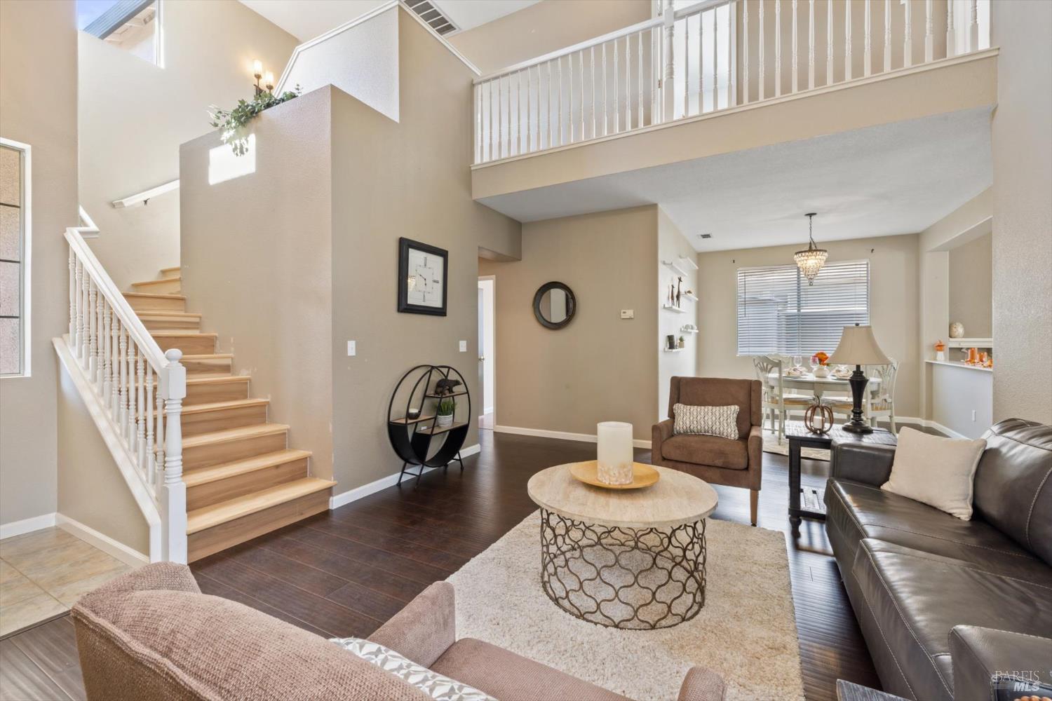 Detail Gallery Image 10 of 49 For 925 Cloverbrook Cir, Vacaville,  CA 95687 - 4 Beds | 3 Baths