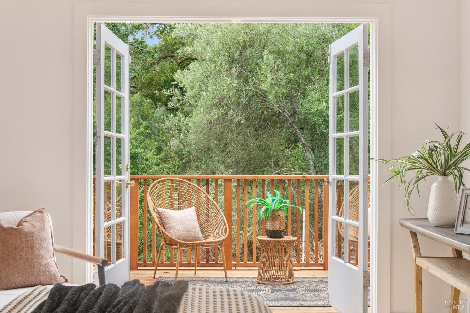 Detail Gallery Image 32 of 78 For 125 Oak Ave, San Anselmo,  CA 94960 - 5 Beds | 2/1 Baths