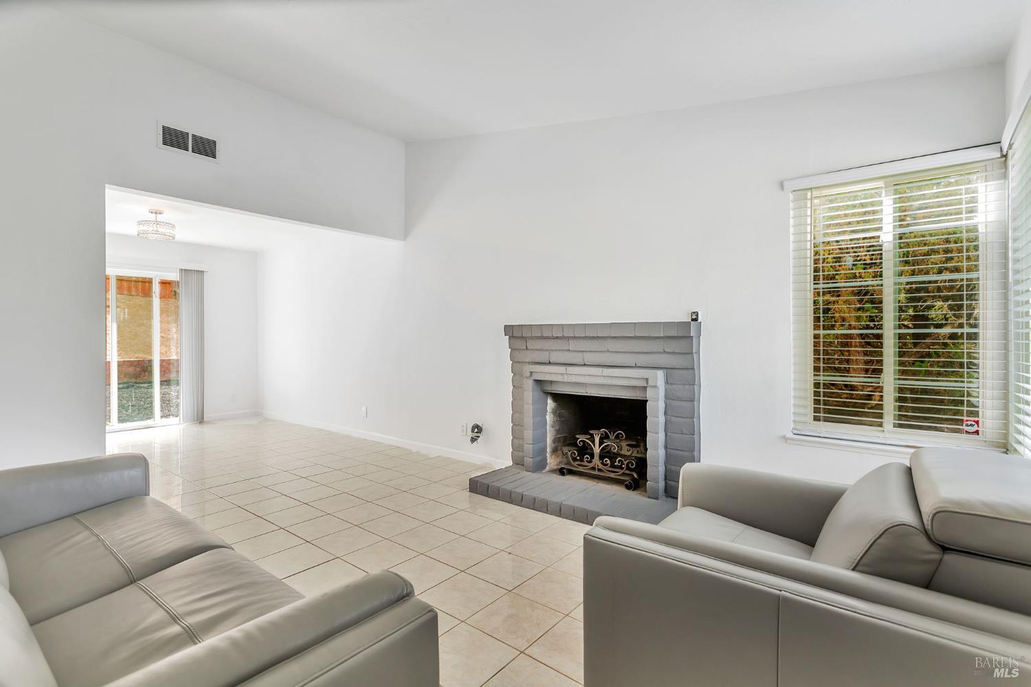 Detail Gallery Image 10 of 22 For 466 Holly St, Vallejo,  CA 94589 - 3 Beds | 2 Baths