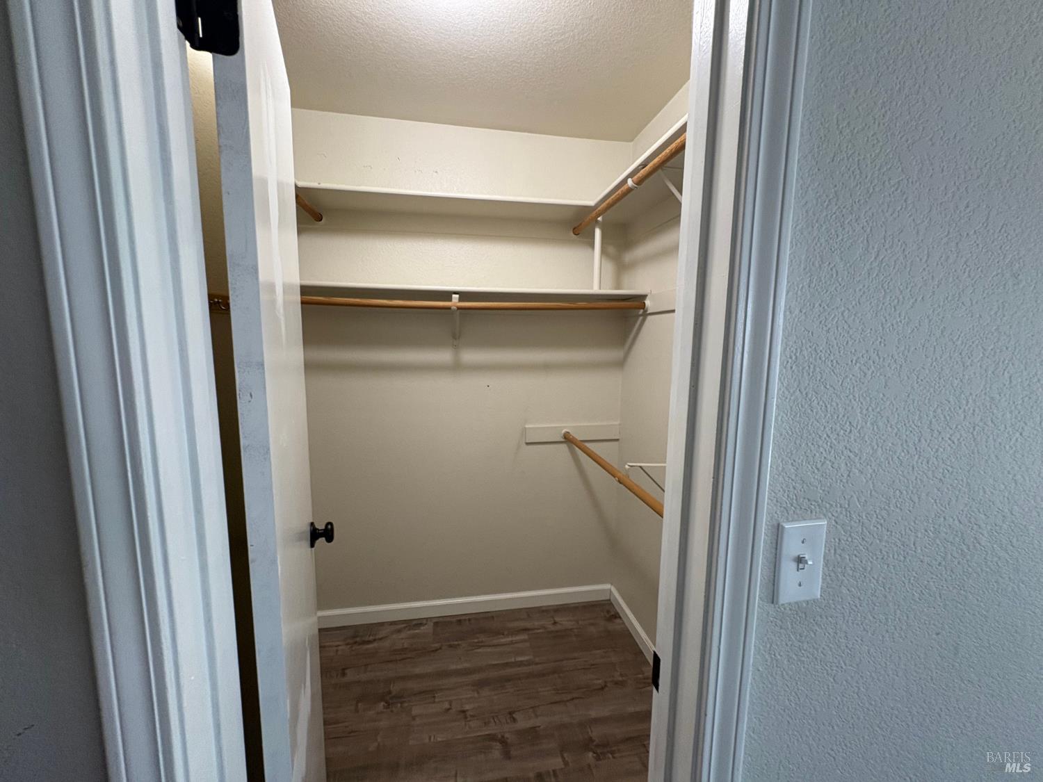 Detail Gallery Image 12 of 23 For 420 Oak Valley Dr, Vacaville,  CA 95687 - 3 Beds | 2 Baths