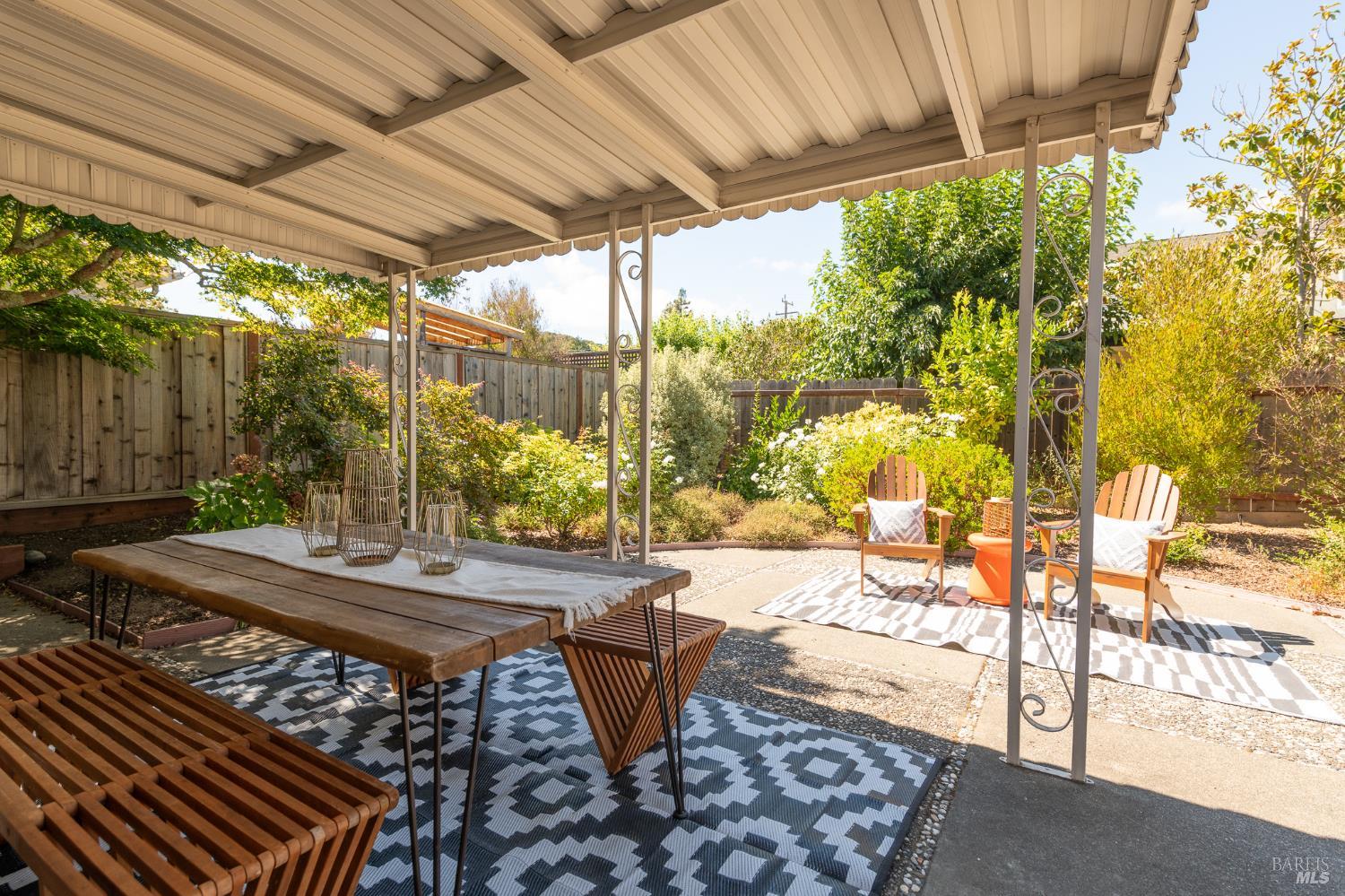 Detail Gallery Image 20 of 38 For 181 Lucas Park Dr, San Rafael,  CA 94903 - 3 Beds | 2 Baths