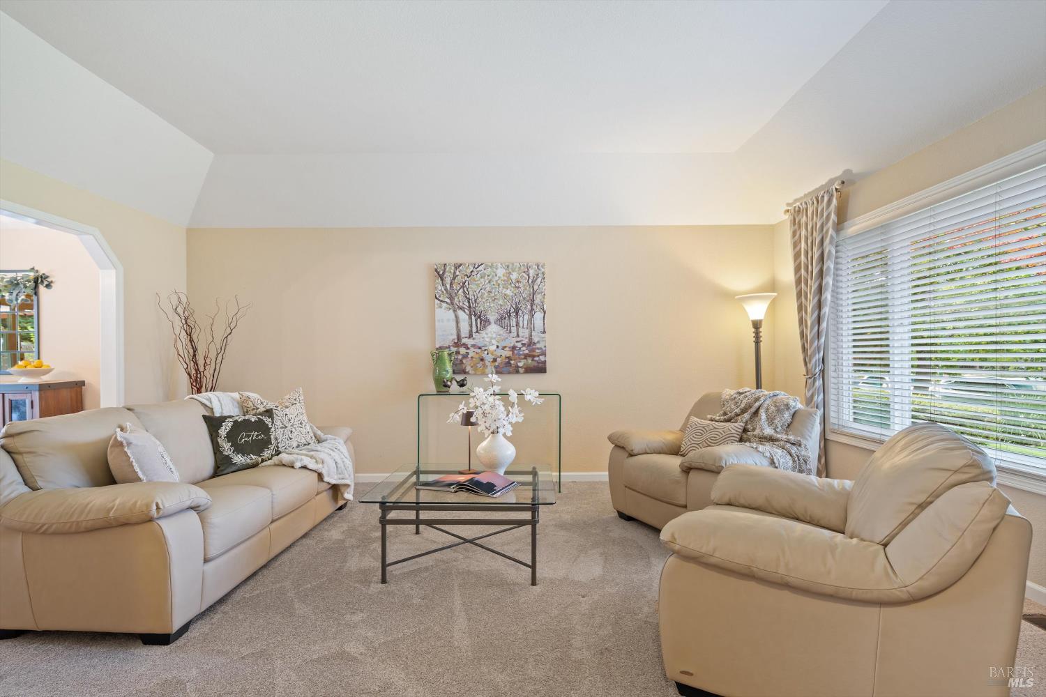 Detail Gallery Image 3 of 30 For 426 Secretariat Ct, Santa Rosa,  CA 95401 - 4 Beds | 2/1 Baths