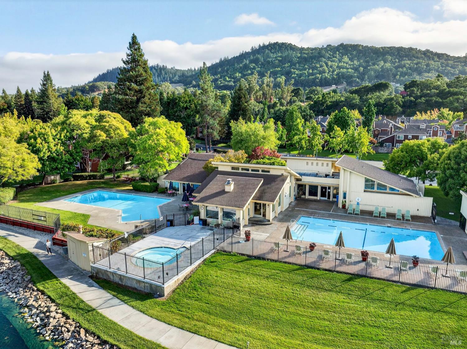 Detail Gallery Image 27 of 33 For 2506 Lakeview Dr, Santa Rosa,  CA 95405 - 3 Beds | 2 Baths