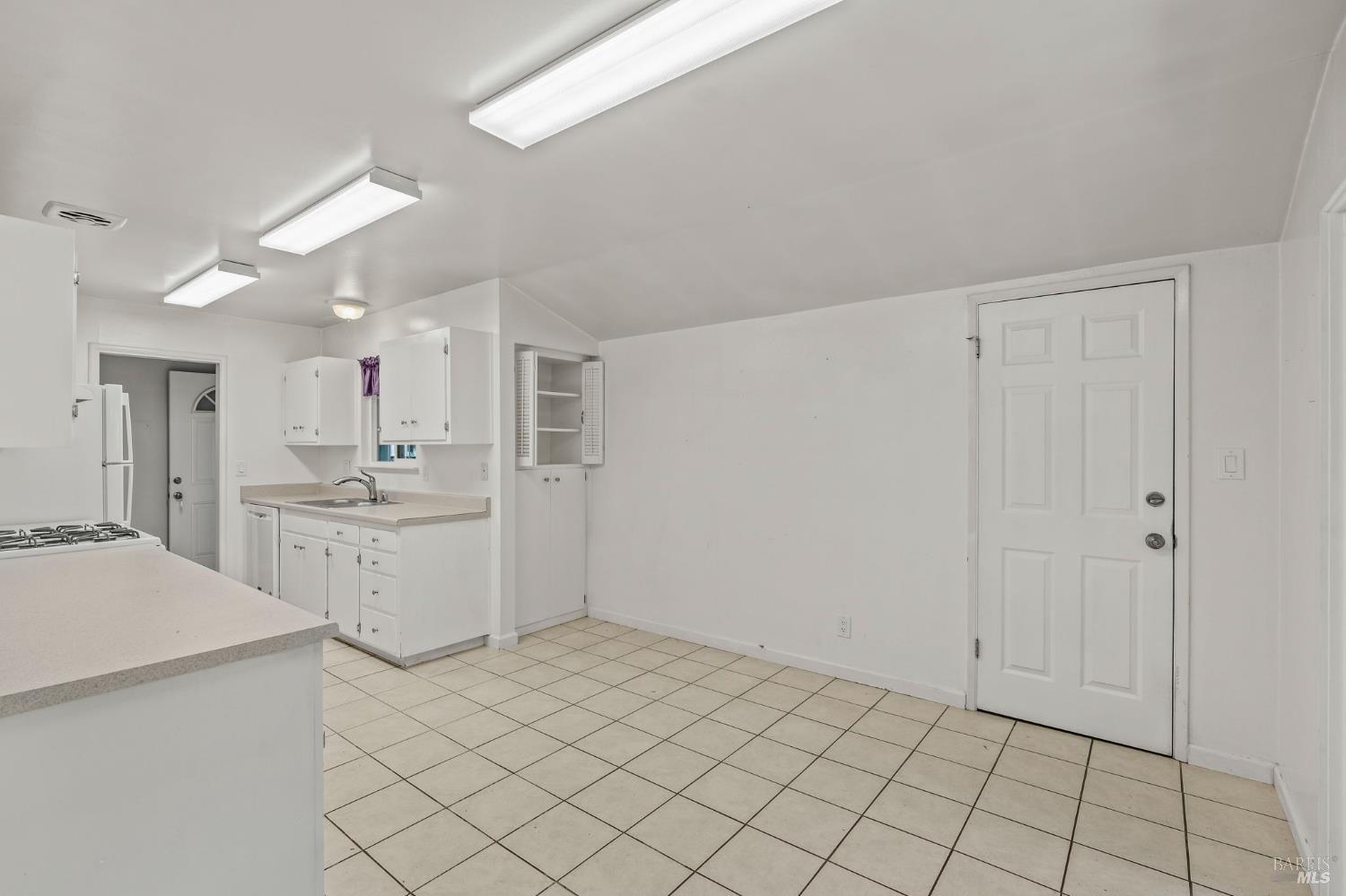 Detail Gallery Image 12 of 34 For 3173 Kingston Ave, Napa,  CA 94559 - 3 Beds | 1 Baths