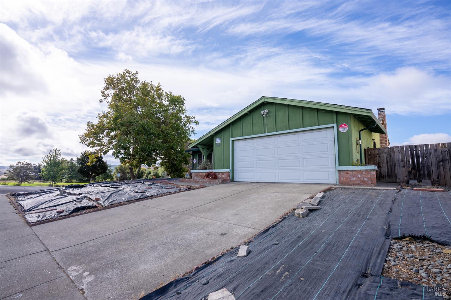 Detail Gallery Image 2 of 34 For 938 Sandy Cove Dr, Rodeo,  CA 94572 - 4 Beds | 2 Baths