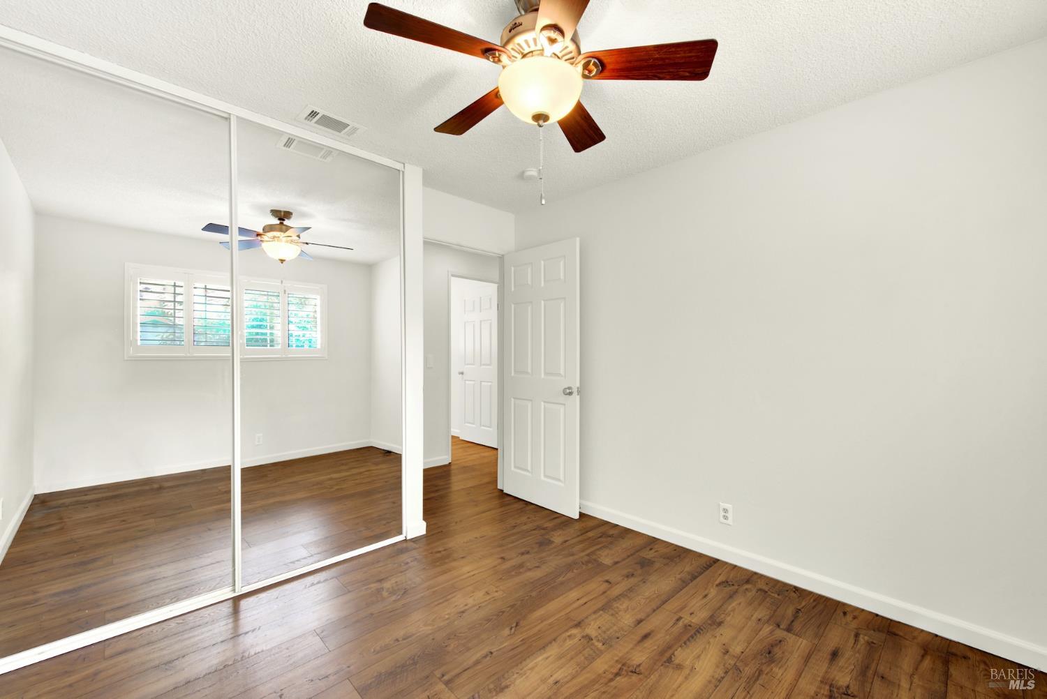 Detail Gallery Image 25 of 41 For 1121 Creekside Dr, Vacaville,  CA 95687 - 3 Beds | 2 Baths