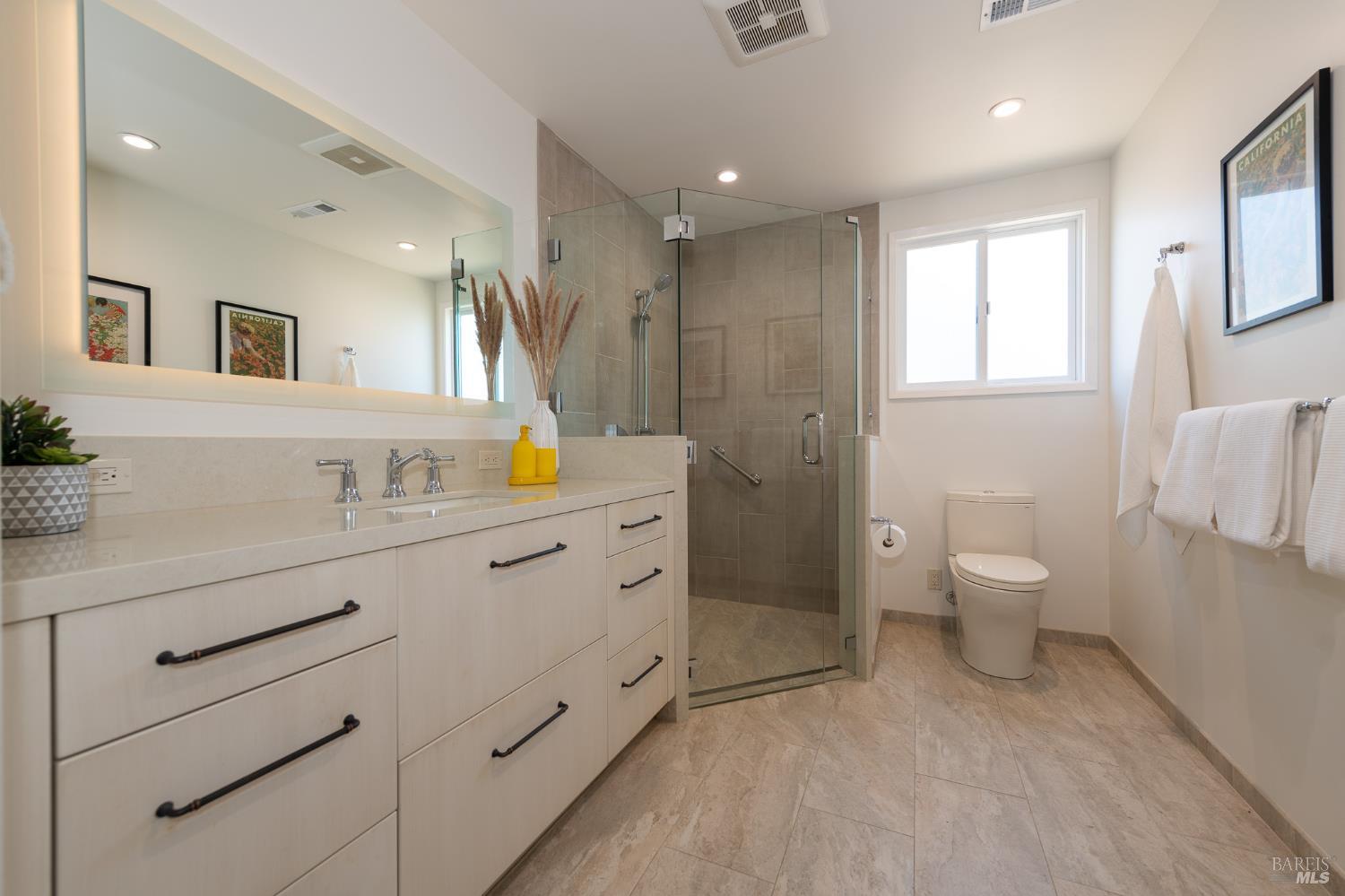 Detail Gallery Image 26 of 38 For 181 Lucas Park Dr, San Rafael,  CA 94903 - 3 Beds | 2 Baths
