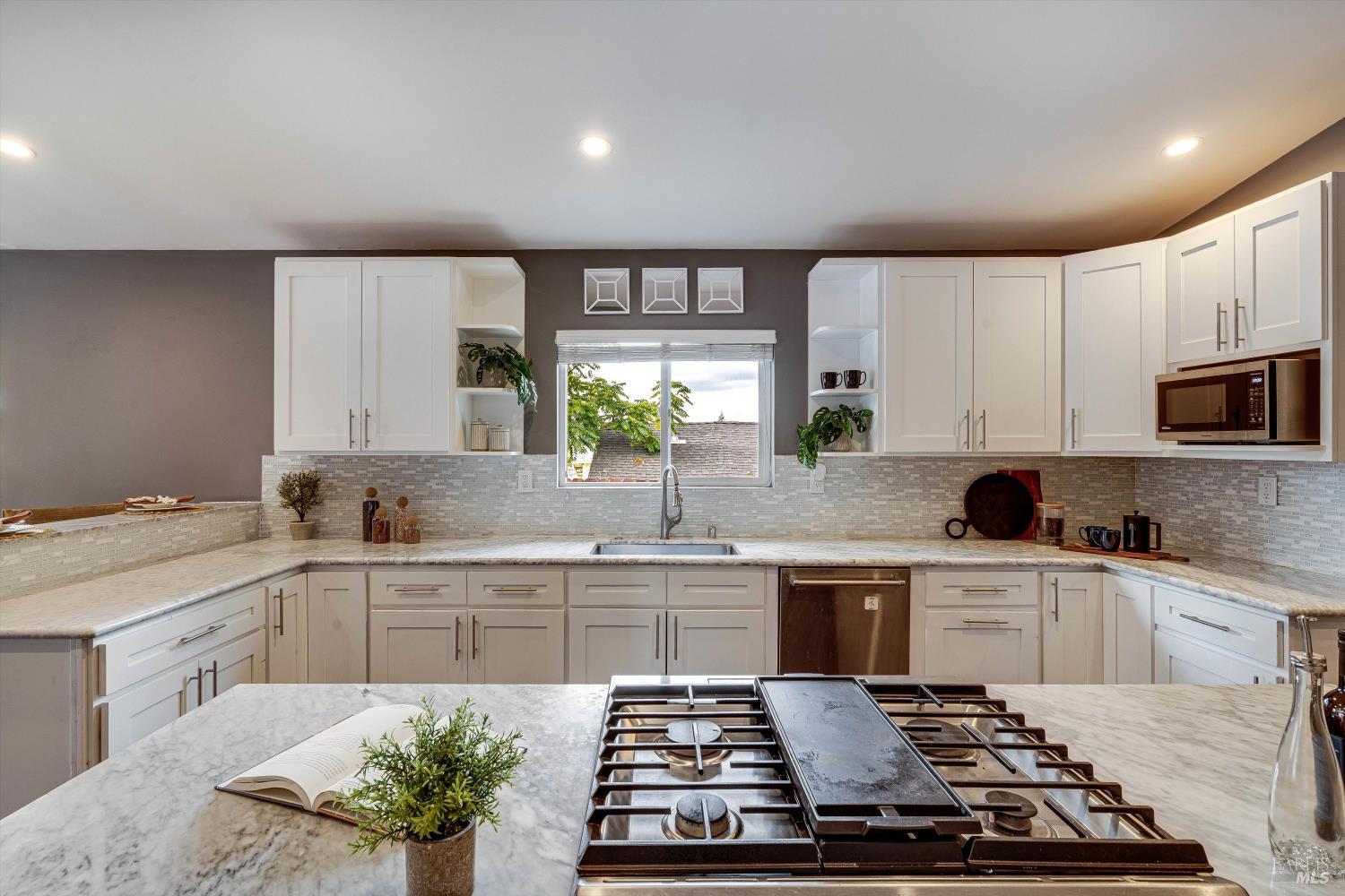 Detail Gallery Image 16 of 56 For 15 Julian Ave, Napa,  CA 94559 - 4 Beds | 2 Baths