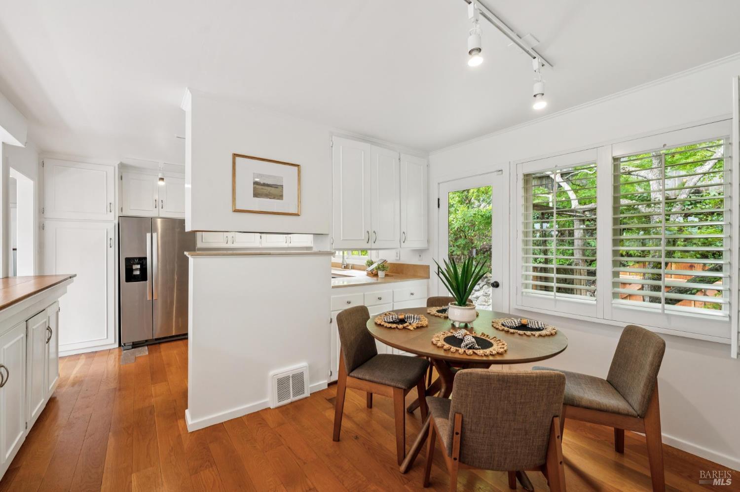 Detail Gallery Image 21 of 78 For 125 Oak Ave, San Anselmo,  CA 94960 - 5 Beds | 2/1 Baths