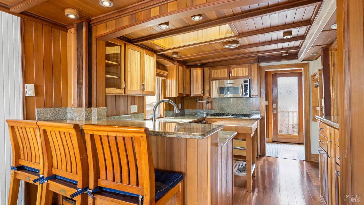 Detail Gallery Image 5 of 24 For 21 Main St #F,  Belvedere,  CA 94920 - 2 Beds | 1 Baths