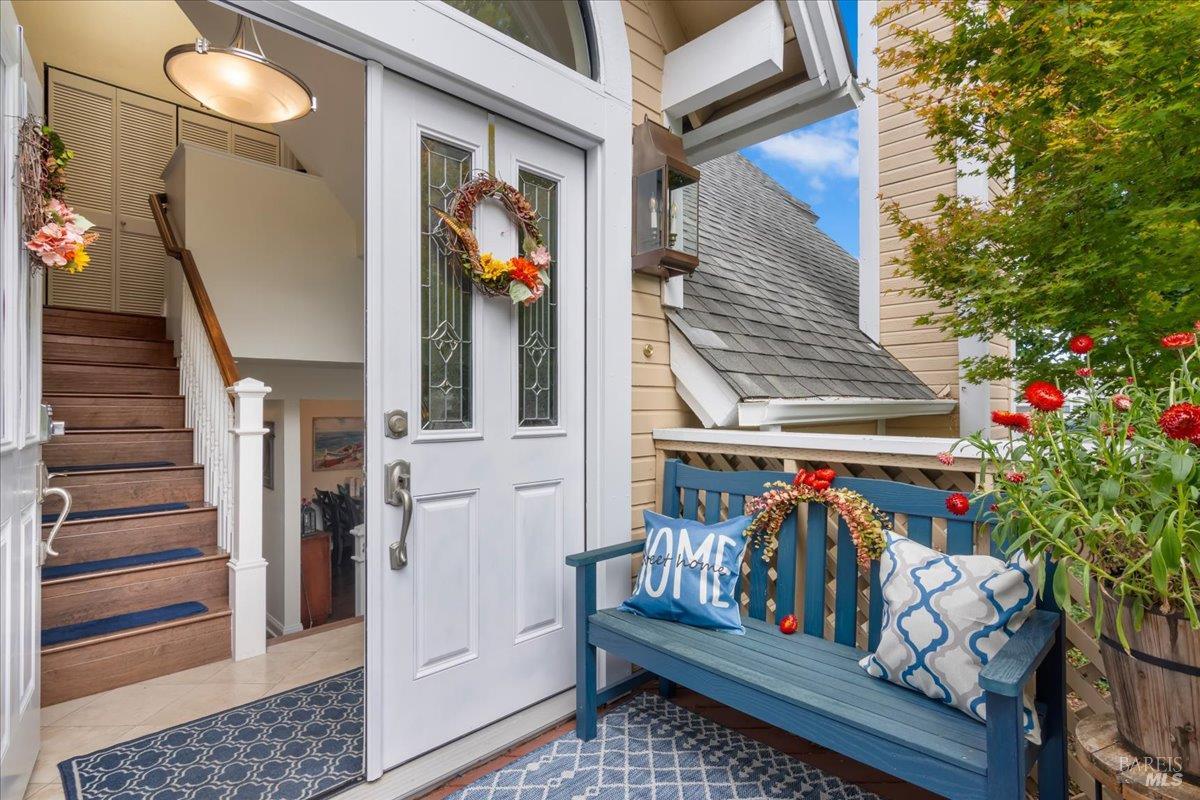Detail Gallery Image 3 of 30 For 397 E 2nd St, Benicia,  CA 94510 - 3 Beds | 2/1 Baths