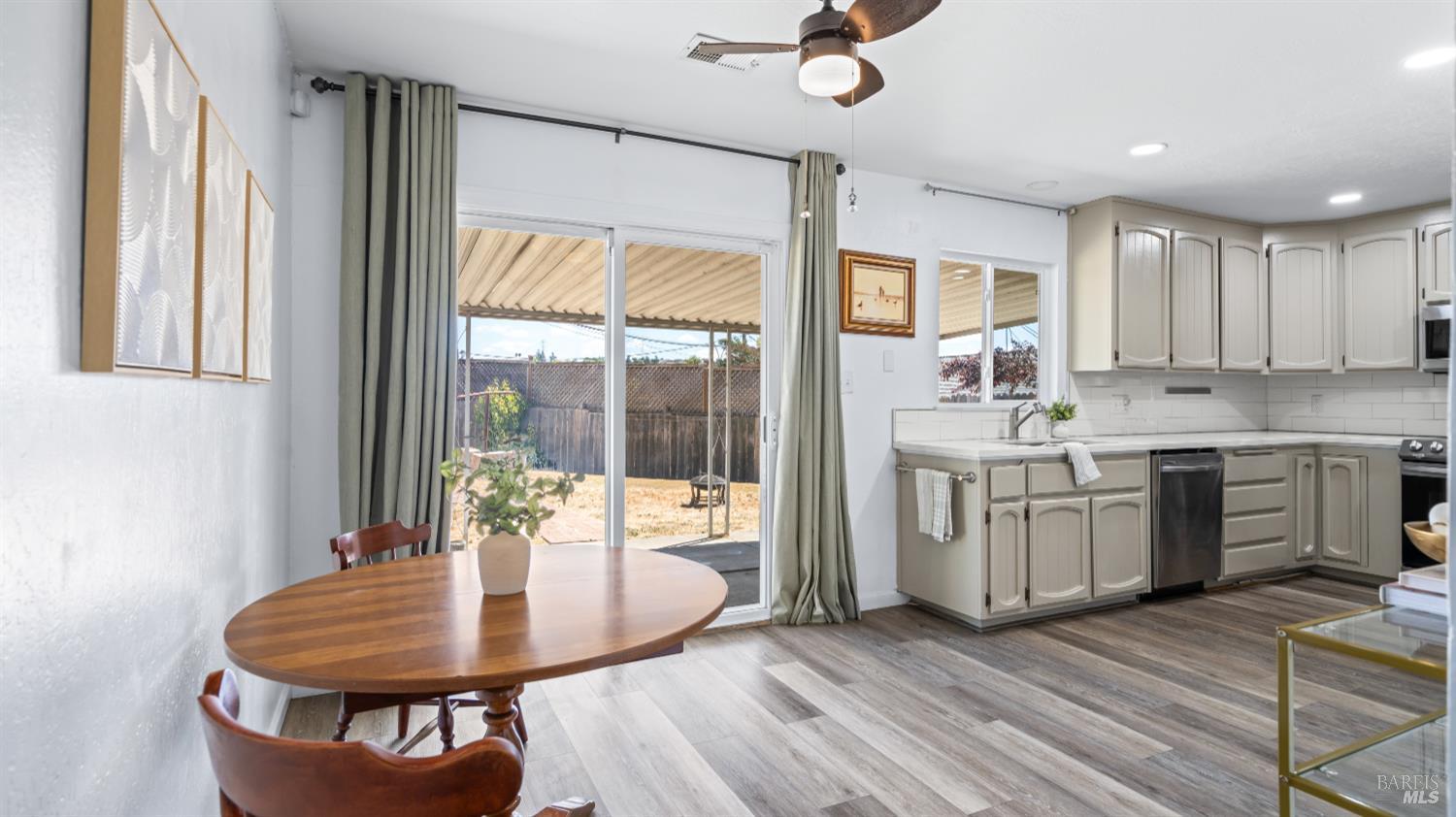 Detail Gallery Image 12 of 32 For 133 Patrick Ct, Vallejo,  CA 94591 - 3 Beds | 2 Baths