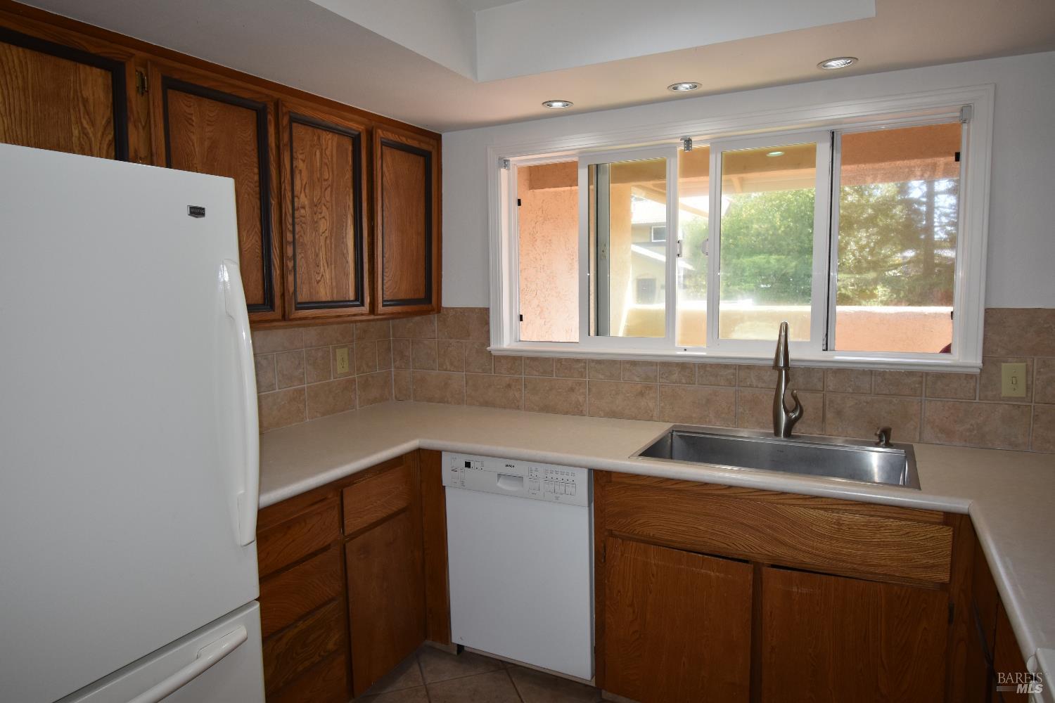 Detail Gallery Image 17 of 30 For 6061 Della Ct, Rohnert Park,  CA 94928 - 3 Beds | 2 Baths