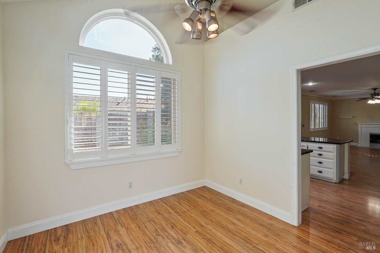 Detail Gallery Image 12 of 59 For 606 Roscommon Pl, Vacaville,  CA 95688 - 3 Beds | 2/1 Baths