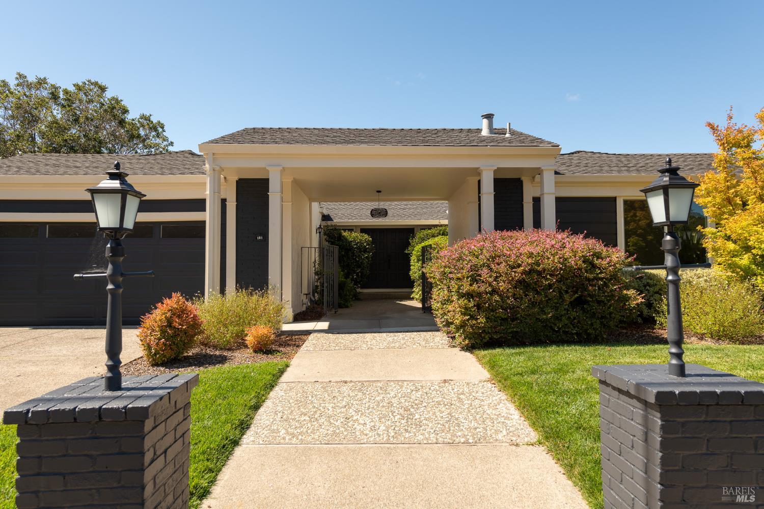 Detail Gallery Image 33 of 38 For 181 Lucas Park Dr, San Rafael,  CA 94903 - 3 Beds | 2 Baths