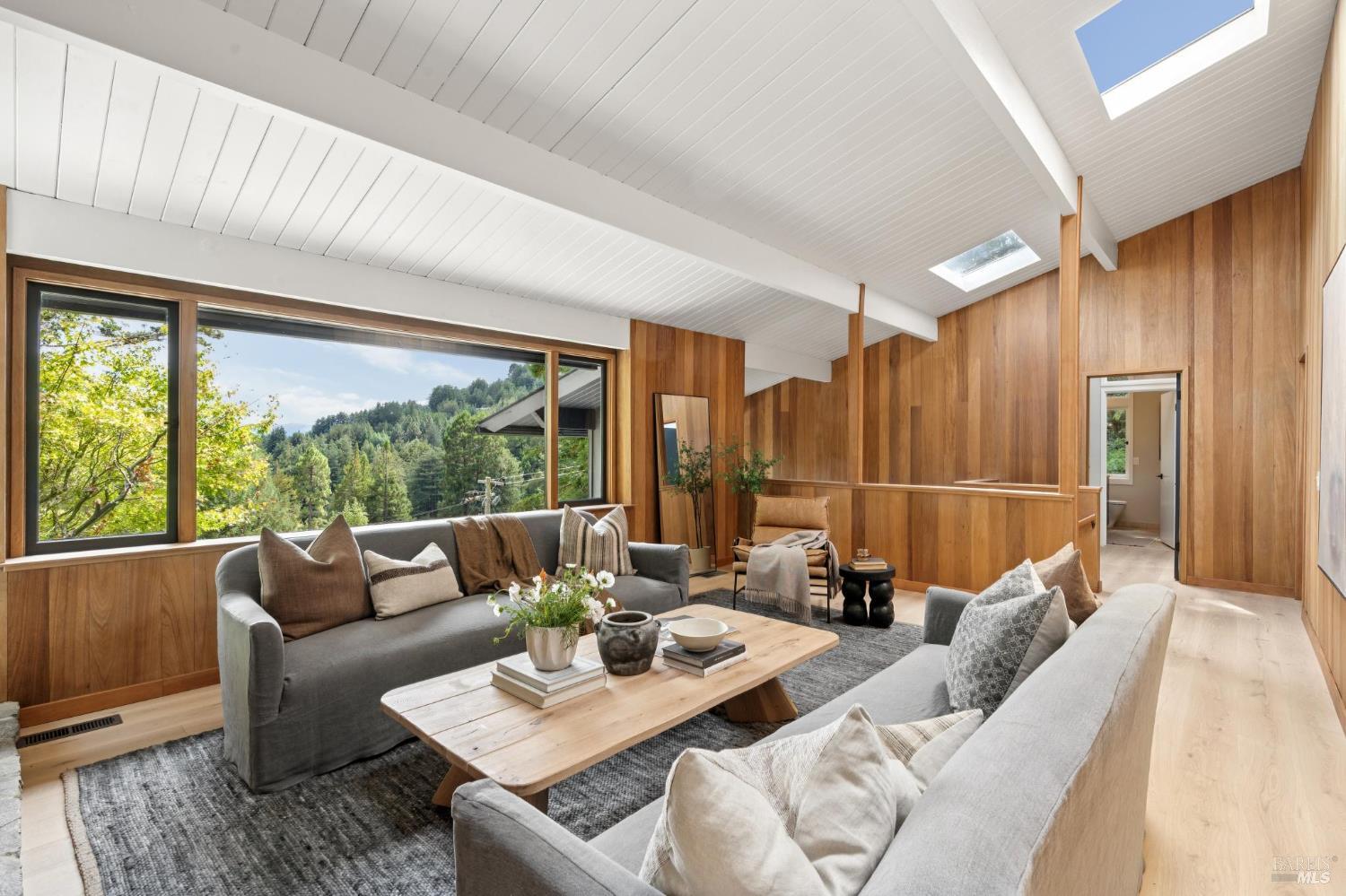 Detail Gallery Image 3 of 37 For 38 Glen Dr, Mill Valley,  CA 94941 - 4 Beds | 2 Baths