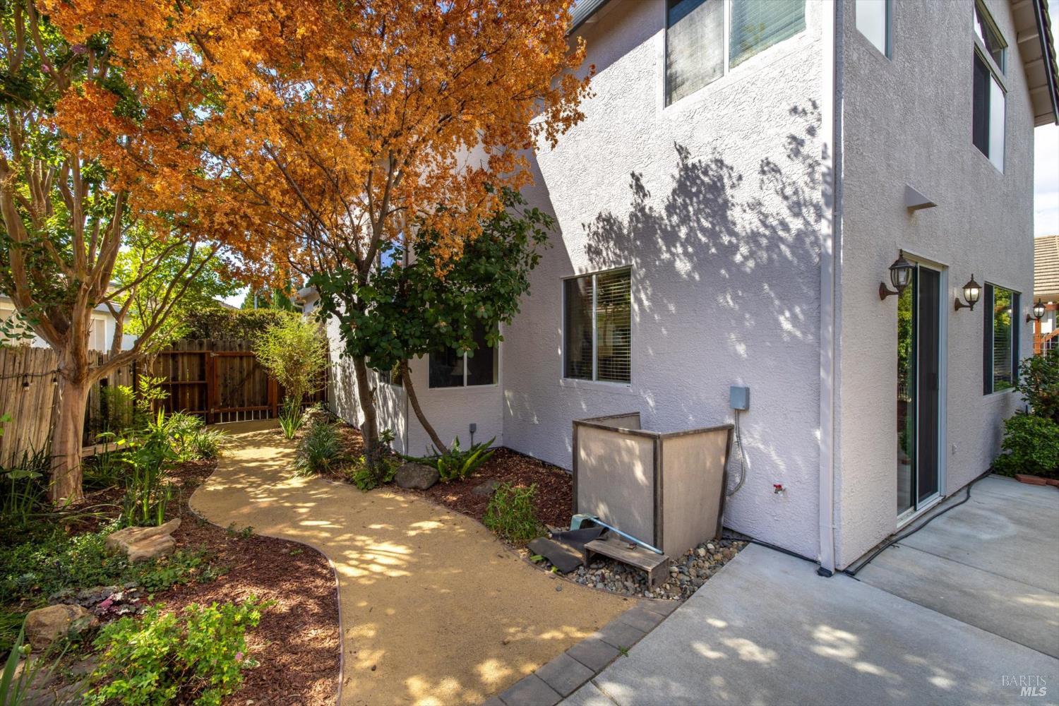 Detail Gallery Image 40 of 49 For 925 Cloverbrook Cir, Vacaville,  CA 95687 - 4 Beds | 3 Baths