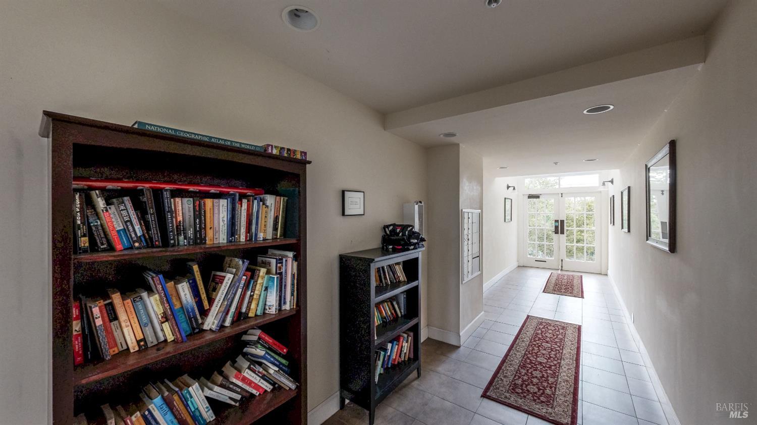 Detail Gallery Image 5 of 52 For 331 Keller St #11,  Petaluma,  CA 94952 - 2 Beds | 2/1 Baths