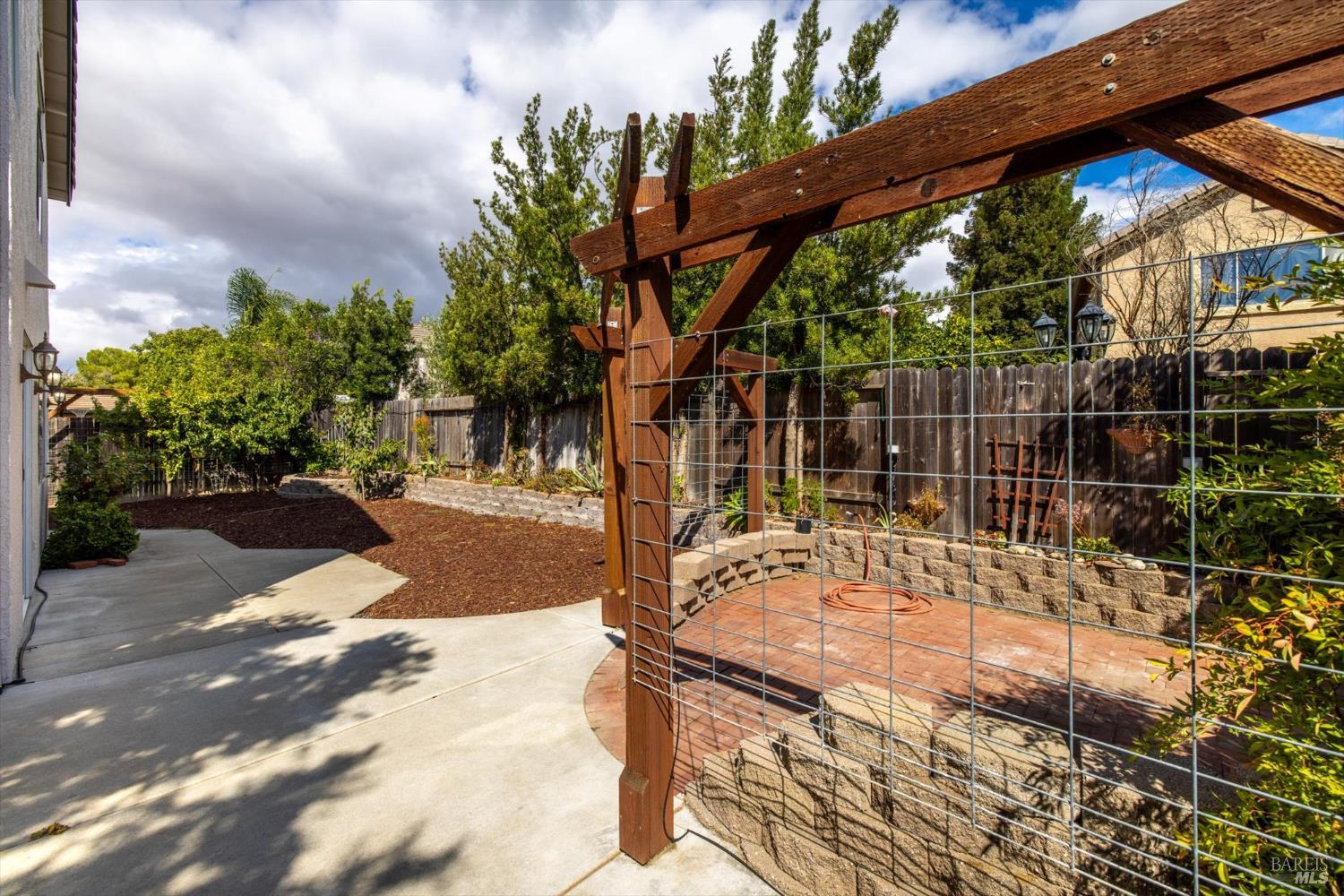 Detail Gallery Image 42 of 49 For 925 Cloverbrook Cir, Vacaville,  CA 95687 - 4 Beds | 3 Baths