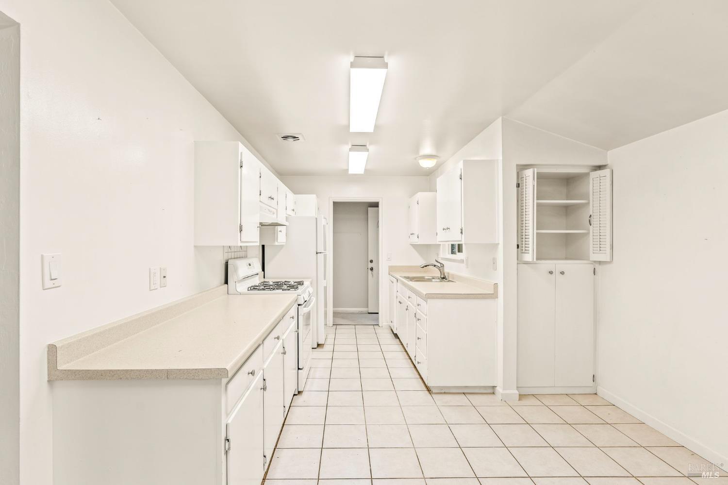 Detail Gallery Image 7 of 34 For 3173 Kingston Ave, Napa,  CA 94559 - 3 Beds | 1 Baths