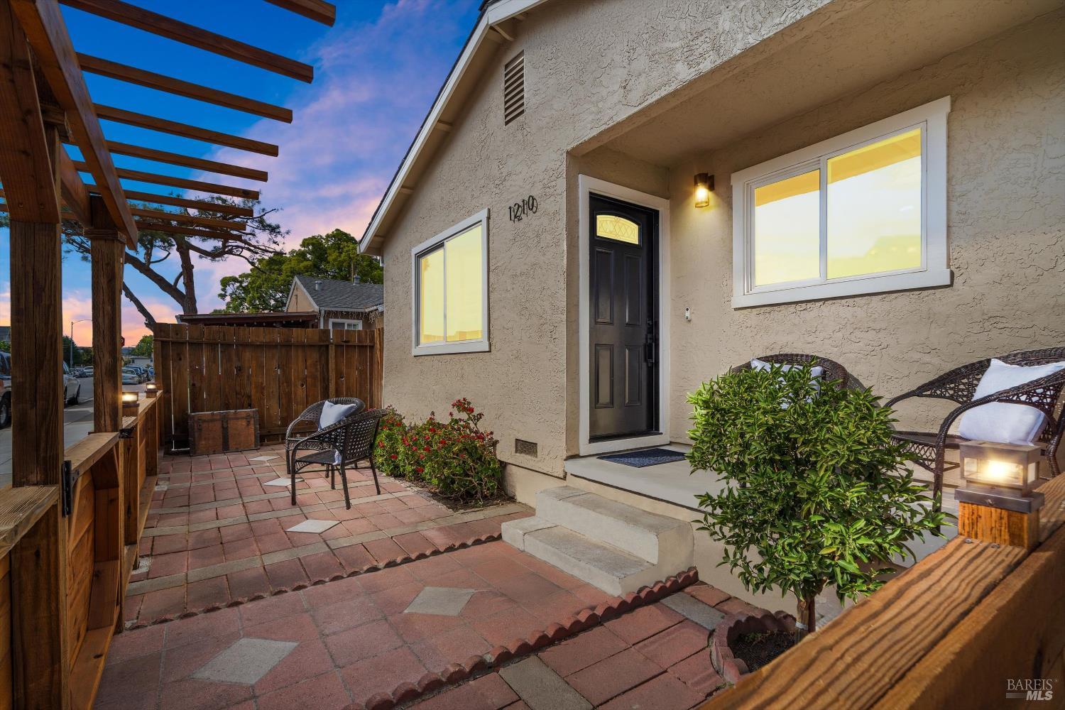 Detail Gallery Image 2 of 28 For 1210 Mastic St, San Jose,  CA 95110 - 2 Beds | 1 Baths