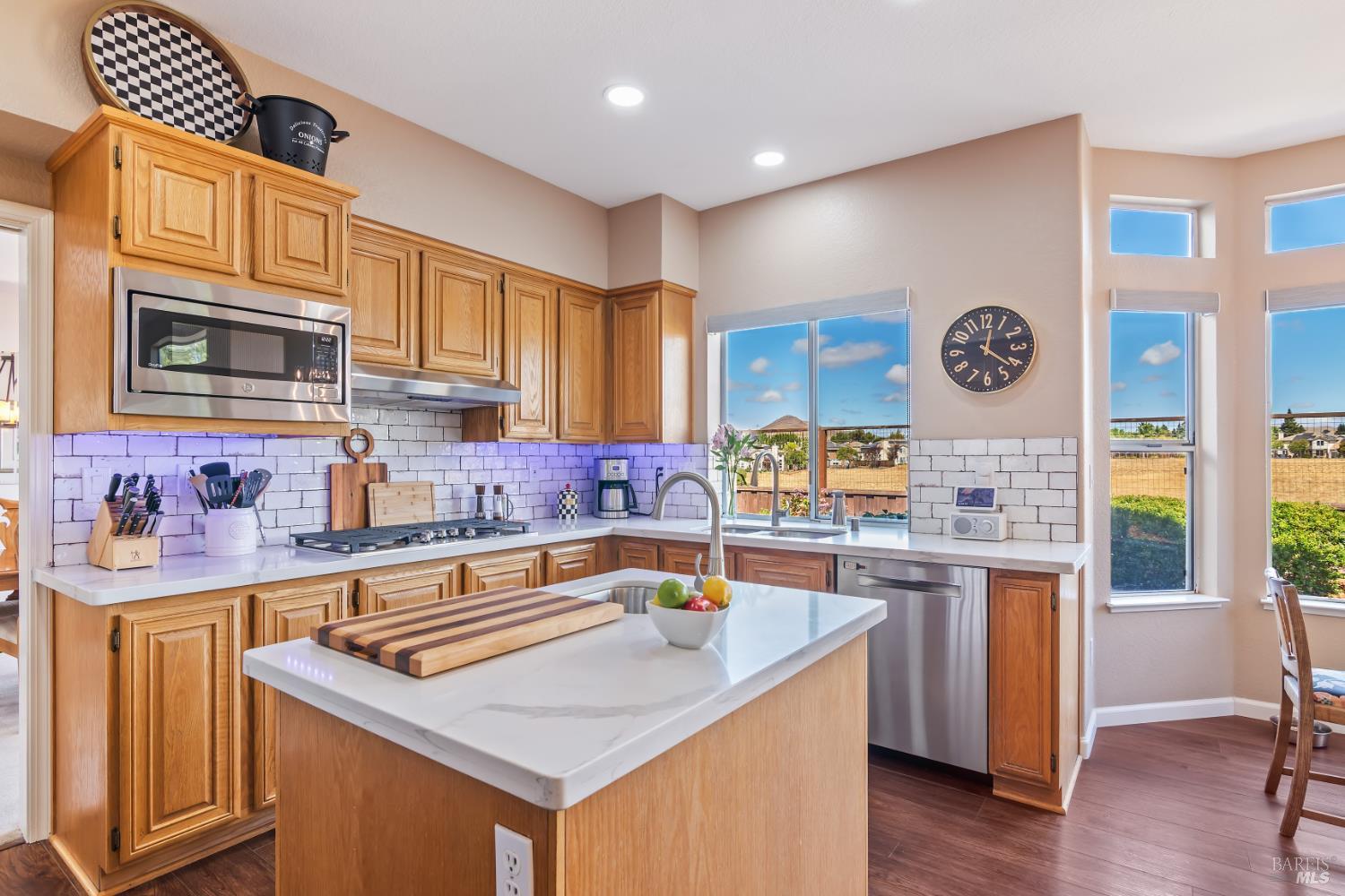 Detail Gallery Image 12 of 65 For 483 Panorama Dr, Benicia,  CA 94510 - 5 Beds | 3 Baths