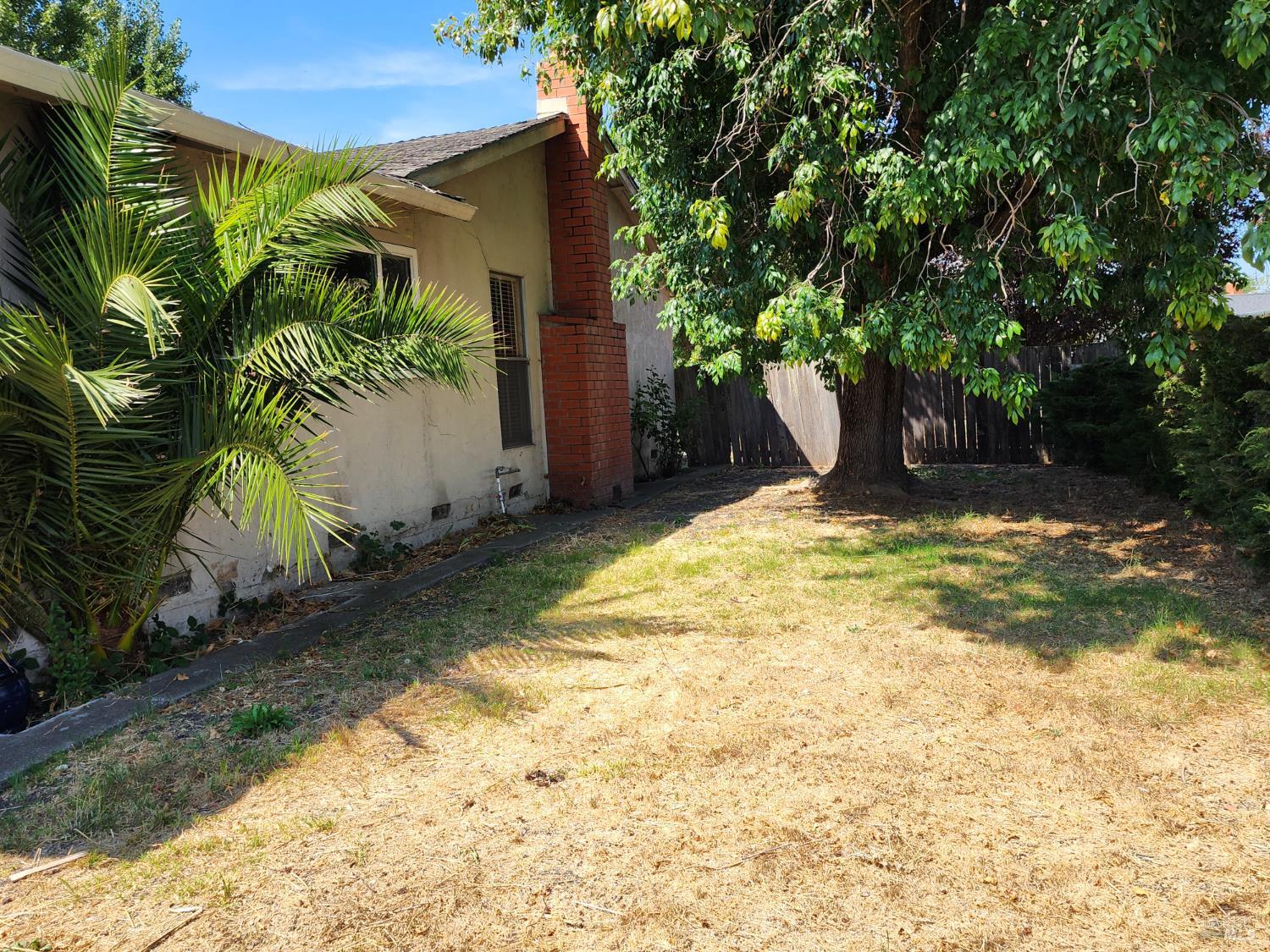 Detail Gallery Image 9 of 9 For 2053 Vista Ln, Petaluma,  CA 94954 - 4 Beds | 2 Baths