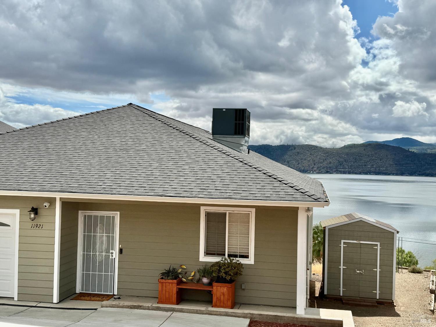 Detail Gallery Image 1 of 73 For 11921 Lakeshore Dr, Clearlake,  CA 95422 - 3 Beds | 2 Baths