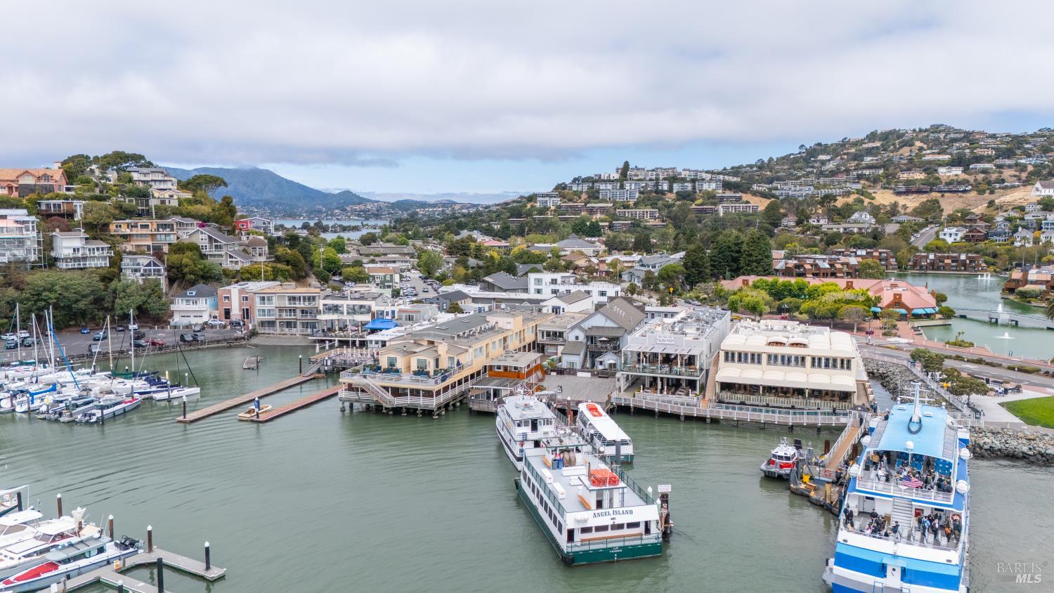 Detail Gallery Image 22 of 24 For 21 Main St #F,  Belvedere,  CA 94920 - 2 Beds | 1 Baths
