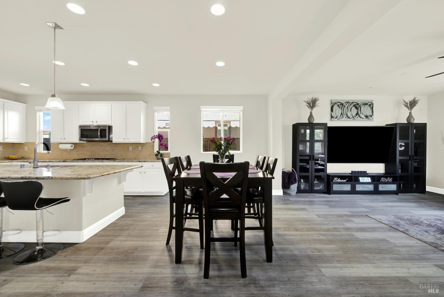Detail Gallery Image 19 of 82 For 2437 Sanders Ln, Fairfield,  CA 94533 - 5 Beds | 4 Baths