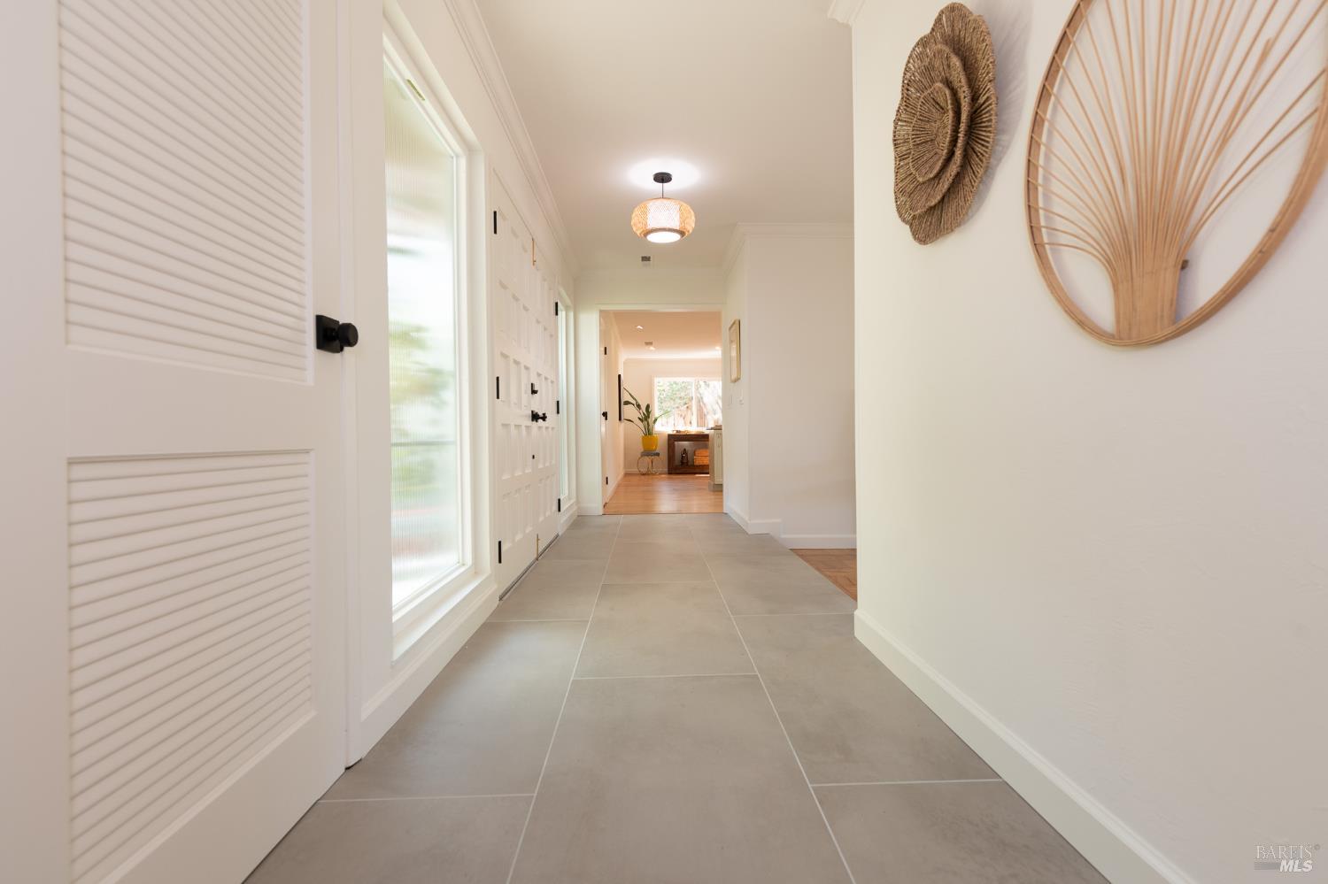 Detail Gallery Image 14 of 38 For 181 Lucas Park Dr, San Rafael,  CA 94903 - 3 Beds | 2 Baths