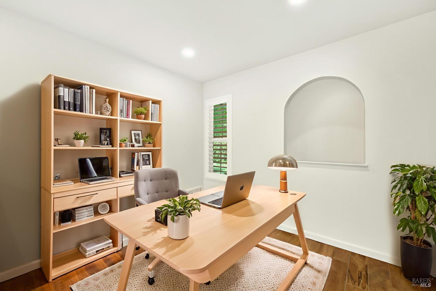 Detail Gallery Image 10 of 41 For 1121 Creekside Dr, Vacaville,  CA 95687 - 3 Beds | 2 Baths