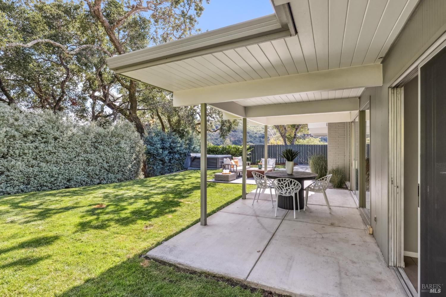 Detail Gallery Image 19 of 61 For 100 Mount Lyell Dr, San Rafael,  CA 94903 - 5 Beds | 2 Baths