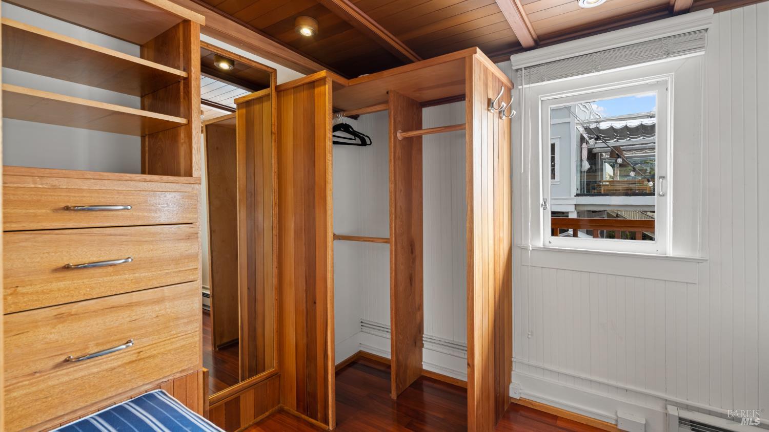 Detail Gallery Image 16 of 24 For 21 Main St #F,  Belvedere,  CA 94920 - 2 Beds | 1 Baths