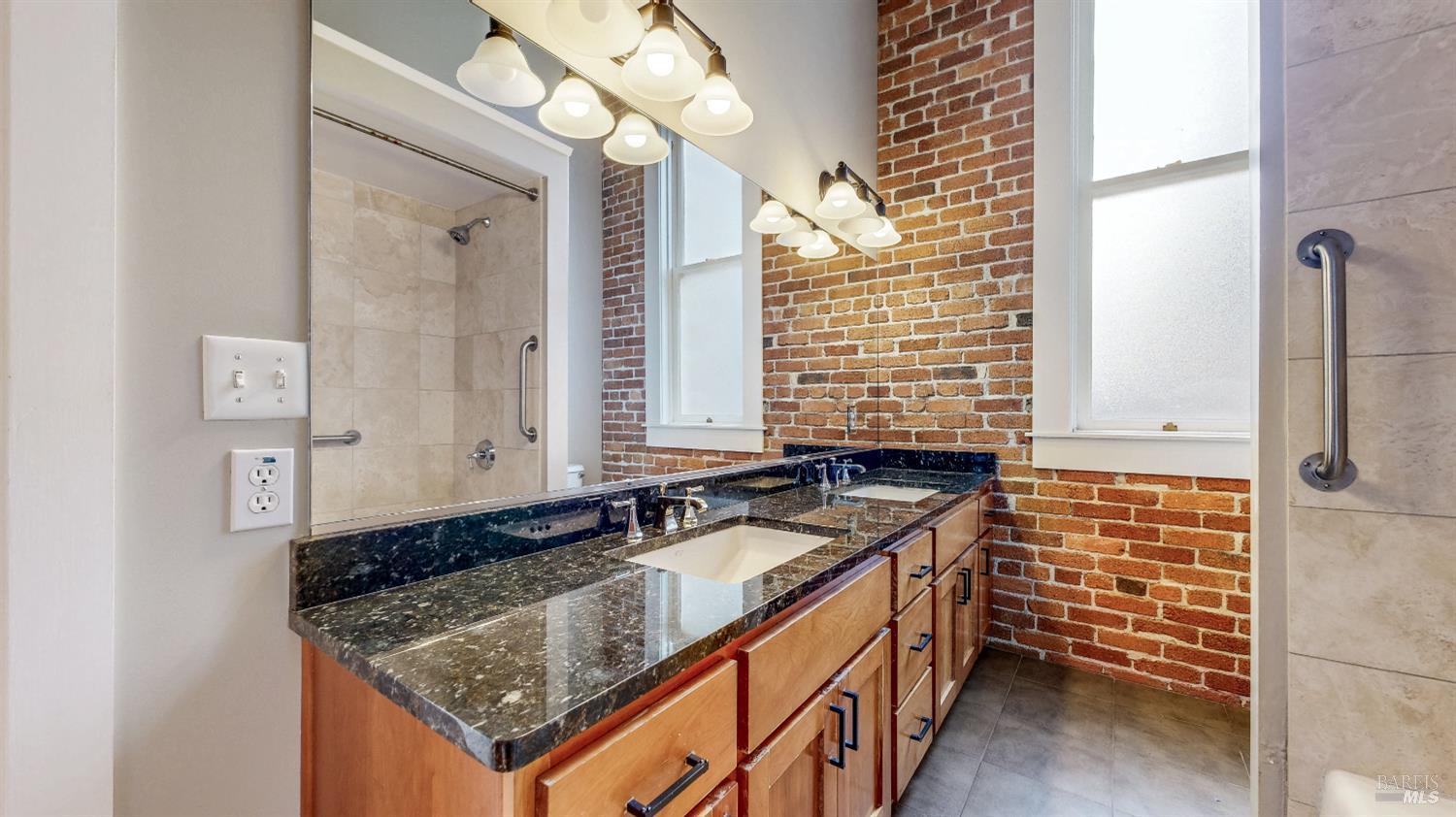 Detail Gallery Image 18 of 52 For 331 Keller St #11,  Petaluma,  CA 94952 - 2 Beds | 2/1 Baths