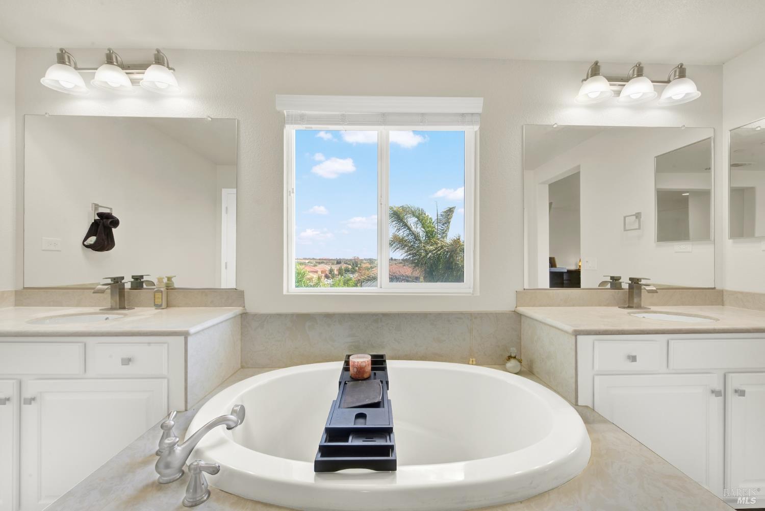 Detail Gallery Image 61 of 82 For 2437 Sanders Ln, Fairfield,  CA 94533 - 5 Beds | 4 Baths